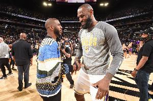 詹姆斯比赛直播_湖人最新动态_保罗NBA最佳控卫故事配图