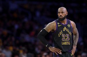 詹姆斯比赛直播_湖人最新动态_NBA篮球高清观看配图
