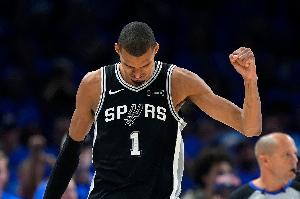 文班亚马比赛直播_尼克斯vs马刺最新动态_NBA篮球高清观看配图