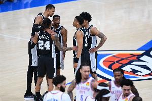 马刺比赛直播_篮球NBA最新动态_瓦塞尔团结一心赢球配图