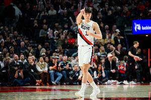 杨瀚森比赛直播_开拓者新秀赛季感受_NBA最新动态配图