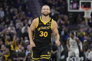 字母哥比赛直播_雄鹿vs勇士最新动态_NBA球星交易传闻配图