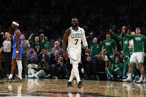 字母哥比赛直播_雄鹿vs凯尔特人交易动态_NBA最新流言配图