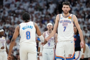 字母哥比赛直播_雄鹿雷霆交易动态_NBA球星最新消息配图