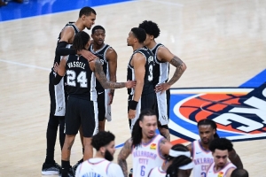 马刺比赛直播_马刺交易福克斯最新动态_NBA篮球高清直播配图
