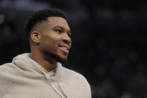 字母哥比赛直播_雄鹿最新动态_NBA交易流言配图