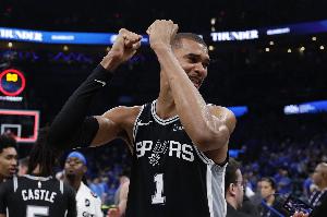 马刺vs勇士_NBA历史纪录_单赛季输60场后两赛季内进总决赛配图