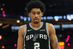 马刺vs对手_NBA篮球最新战报_哈珀7分钟10分比赛高清回放配图