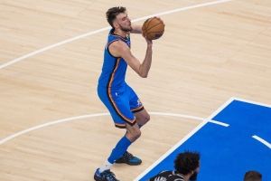 字母哥比赛直播_雷霆vs雄鹿最新动态_NBA交易流言分析配图