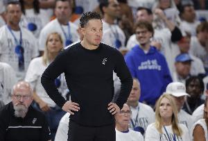 尼克斯vs马刺_篮球NBA比赛回放_进攻篮板失利分析配图