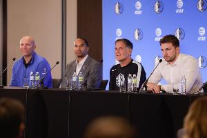东契奇比赛直播_独行侠vs湖人最新动态_nba篮球交易内幕配图
