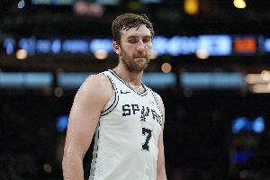 马刺vs科内特_NBA篮球比赛直播_篮板球权保护战术分析配图