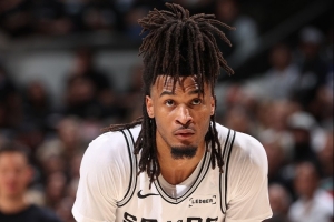 马刺vs对手_篮球NBA最新动态_马刺内线失分篮板保护配图