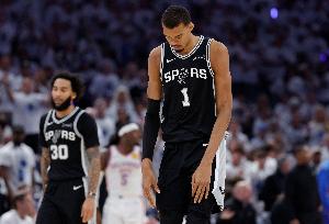 文班亚马比赛直播_马刺vs尼克斯最新战况_文班亚马NBA动态配图