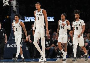 马刺比赛直播_篮球NBA最新动态_马刺vs对手比赛回放配图