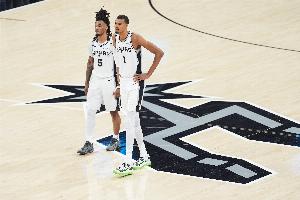 马刺队比赛直播_篮球NBA最新动态_高水平球队精彩对决配图