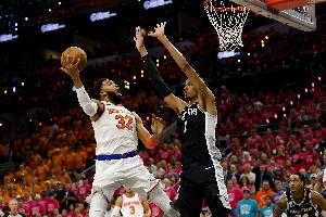 唐斯比赛直播_尼克斯vs马刺_NBA篮球最新动态配图