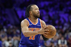 王治郅比赛直播_NBA最新动态_独行侠vs马刺配图