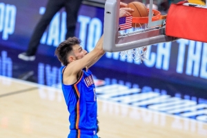 字母哥比赛直播_雷霆vs雄鹿最新动态_NBA交易传闻配图