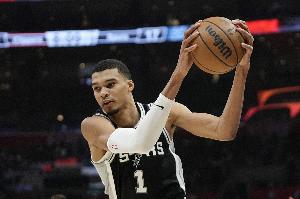 马刺vs尼克斯_NBA季后赛历史主场0-2落后赢G3球队盘点配图