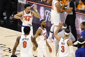 尼克斯vs马刺_nba篮球比赛直播_尼克斯防守强进攻多点开花配图