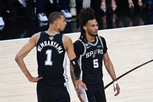 马刺vs尼克斯_NBA常规赛直播_篮球比赛高清在线观看配图