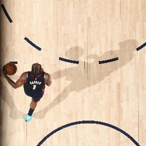 詹姆斯比赛直播_NBA最新动态_骑士哈登交易传闻配图