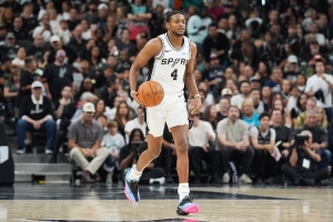 香农·夏普比赛直播_NBA最新动态_马刺关键球集锦配图