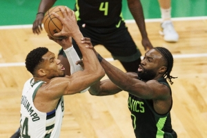 字母哥比赛直播_热火交易动态_NBA最新流言配图