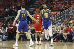 篮球_NBA_卫冕冠军_勇士vs其他球队_最新动态配图