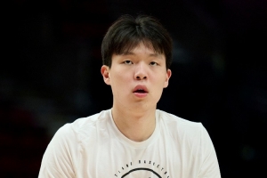 杨瀚森比赛直播_中国篮球最新动态_CBA球星花边新闻配图