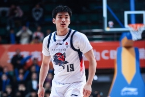 山东男篮夏训动态_于德豪孙桐林米艾力郑晓垚基本确定离队_CBA最新消息配图