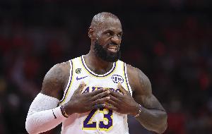 詹姆斯比赛直播_湖人最新动态_NBA篮球巨星商业动态配图
