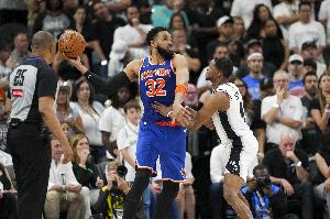 唐斯比赛直播_尼克斯vs对手_NBA季后赛最新动态配图