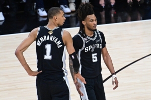 文班亚马比赛直播_马刺vs尼克斯关键球_篮球NBA最新战报配图