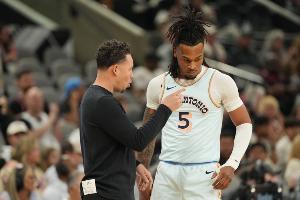马刺比赛直播_卡斯尔侵略性表现_NBA最新动态配图
