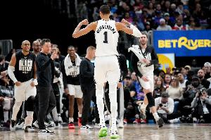 马刺vs对手_NBA篮球直播_马刺队最新动态配图