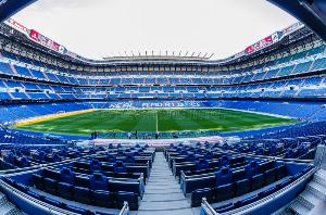 皇家马德里vs西甲_皇马新赛季球票不涨价_季票价格最低305欧元最高3211欧元配图