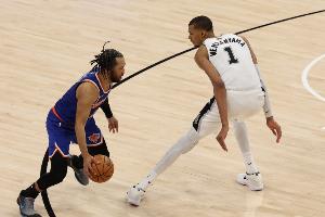 尼克斯vs马刺_nba篮球直播高清配图