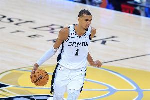 文班亚马比赛直播_马刺vs尼克斯最新战报_篮球NBA防守端分析配图