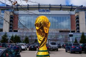 英超输送球员最多_世界杯最新数据_足球联赛球员年龄分布配图