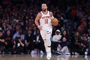 尼克斯比赛直播_布伦森关键时刻表现_NBA最新动态配图