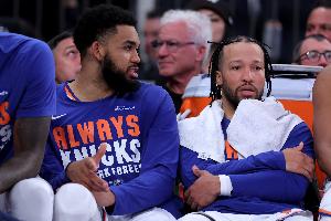 林书豪比赛直播_尼克斯vs马刺_篮球NBA最新动态配图