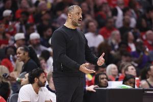 尼克斯vs火箭_三分差侧翼囤积_NBA篮球最新动态配图