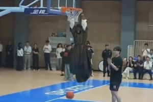 杰伦·布朗比赛直播_凯尔特人最新动态_NBA球星中国行花絮配图
