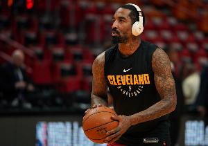 JR·史密斯比赛直播_骑士尼克斯全明星落选争议_篮球NBA最新动态配图