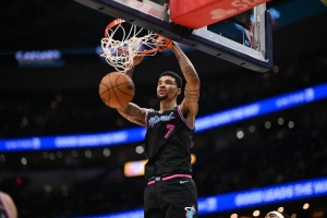 湖人vs雄鹿_NBA交易最新动态_韦尔转会湖人潜在可能配图