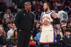 周琦比赛直播_尼克斯vs马刺_NBA最新战报配图