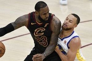 詹姆斯比赛直播_NBA最新动态_湖人球星实时数据配图