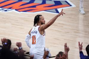 尼克斯vs对手比赛直播_布伦森36分创队史总决赛第三高分_尼克斯最新动态配图